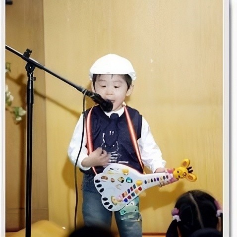 Taebin Yoo as a child performing